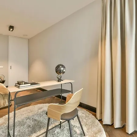 Rembrandt Apartment *